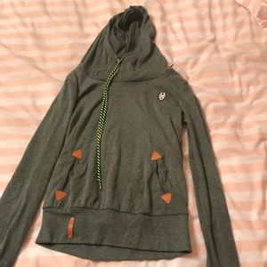 Green pullover with pockets